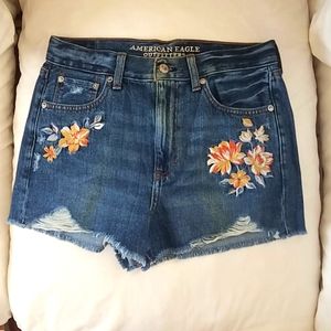 AEO Mom Short